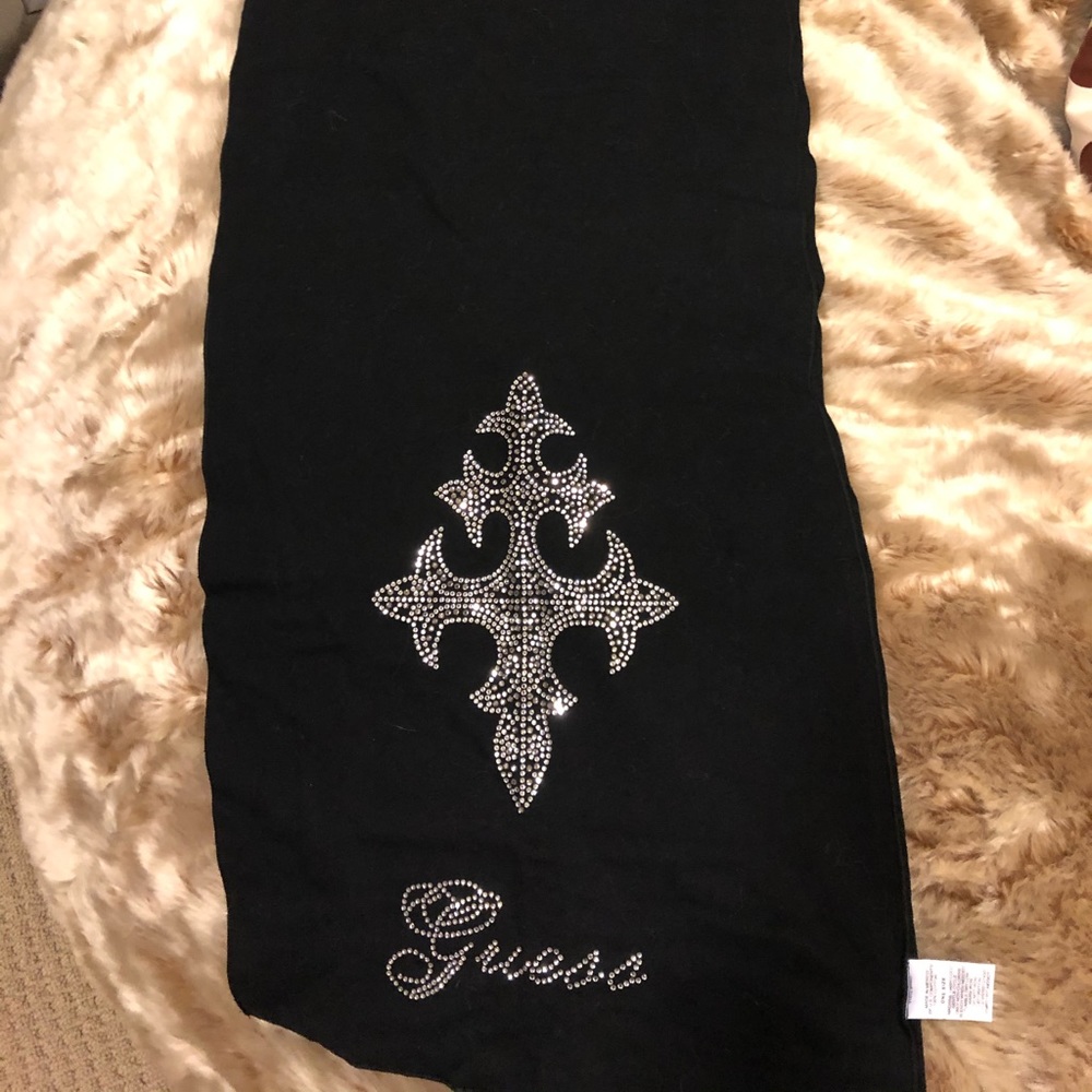 COPY - Guess Scarf